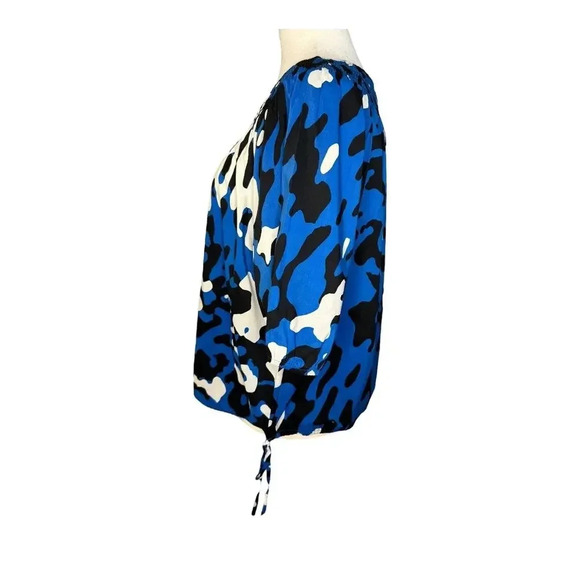 NEW Calvin Klein Women’s Size Medium Abstract Smocked Pullover Top NWT - Picture 3 of 8